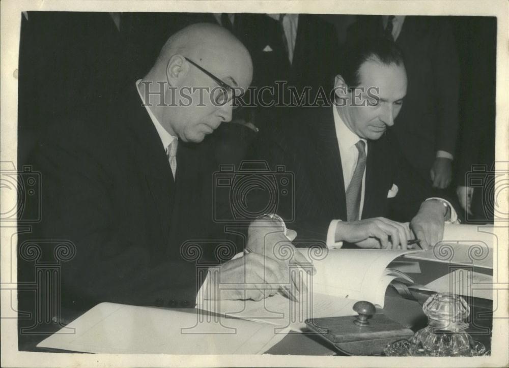 1957 Press Photo Britain &amp; Russia Agree to Start London-Moscow Air Service - Historic Images