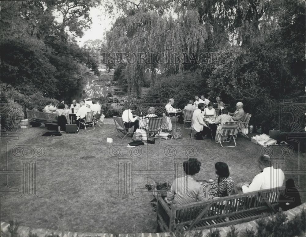 1969 Press Photo Glyndebourne Traditional Survives The Heatwave - Historic Images