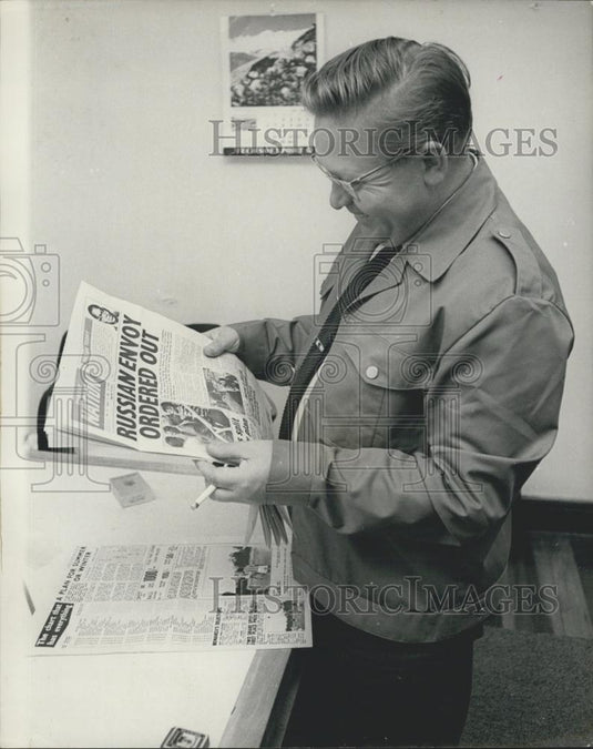 1969 Press Photo Russian Envoy and Pravda" correspondent expelled from Kenya" - Historic Images