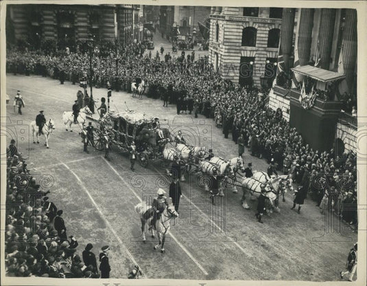1957 Press Photo Lord Mayor's Coach Arrives For March Past Ceremony - Historic Images