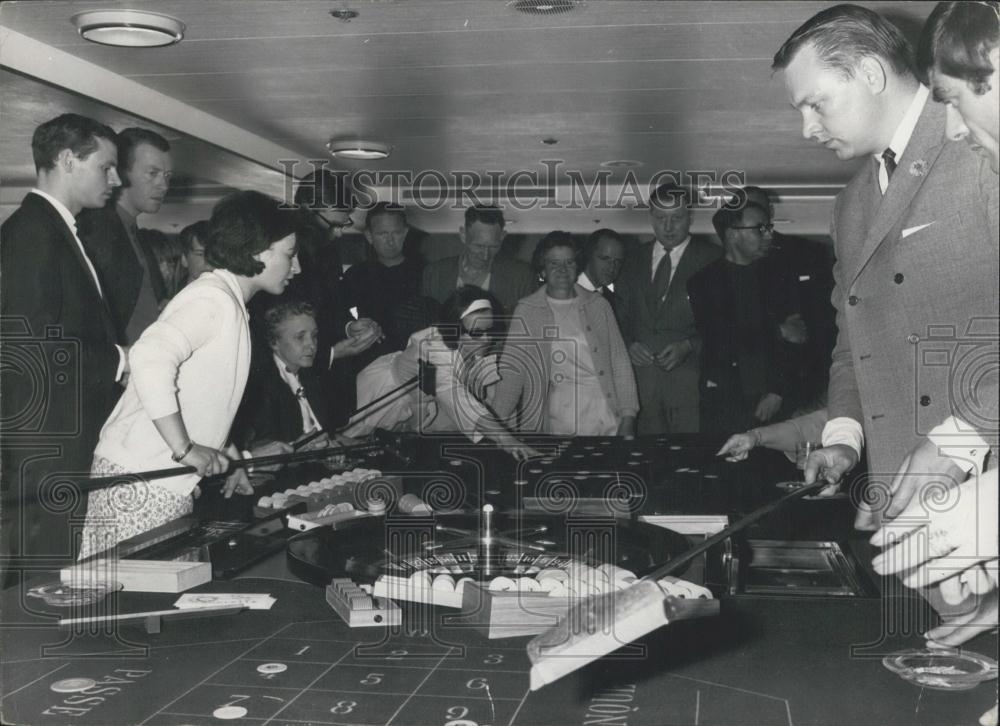 1965 Press Photo Roulette Table on the Londoner Ferry - Historic Images