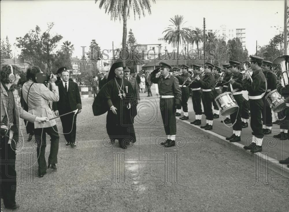 Press Photo Archbishop Makarios Inspecting Cypriot National Commandos - Historic Images
