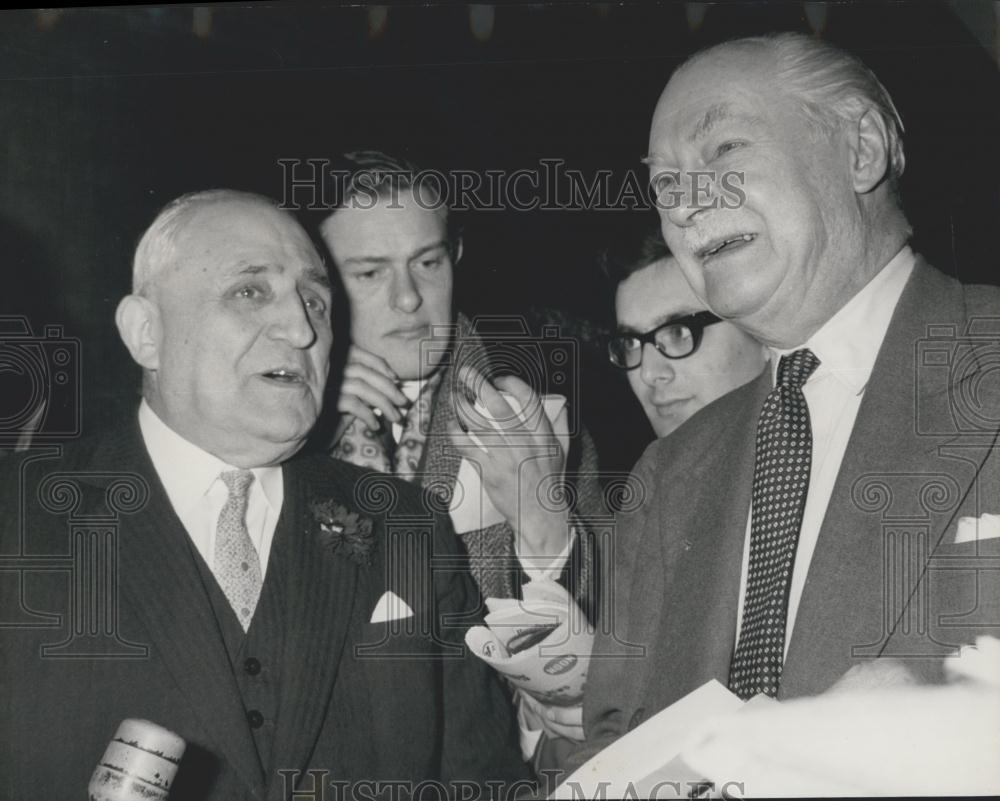 1963 Press Photo Sir Robert Bignold after the meeting - Historic Images