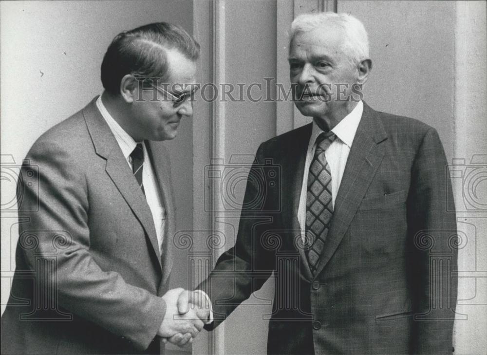 1983 Press Photo Soviet Ambassador Juli Kvitinsky U.S. Paul Nitze Geneva Talks - Historic Images