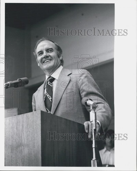 1972 Press Photo Senator George McGovern, Democratic Party Campaign, Califronia - Historic Images