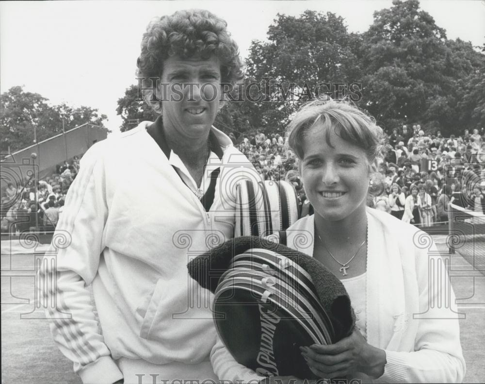 1981 Press Photo John and Tracy Austin at Wimbledon - Historic Images