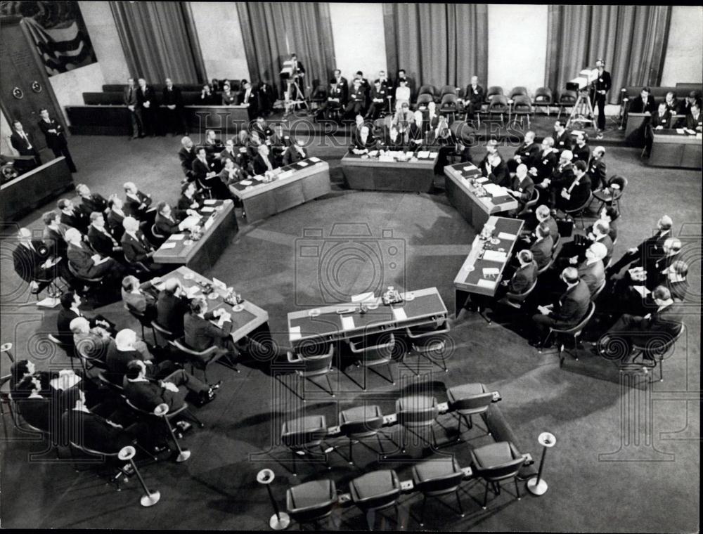 1973 Press Photo Geneva Peace Conference on the Middle East - Historic Images