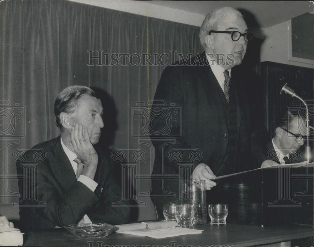 1962 Press Photo Lord Hill Chairman Robert Frazer Director Television Authority - Historic Images