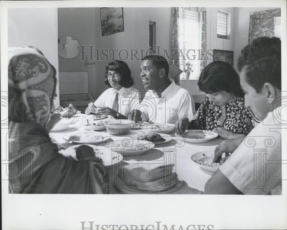 Press Photo American Experiment In International Living Daressalaam Tanzania - Historic Images