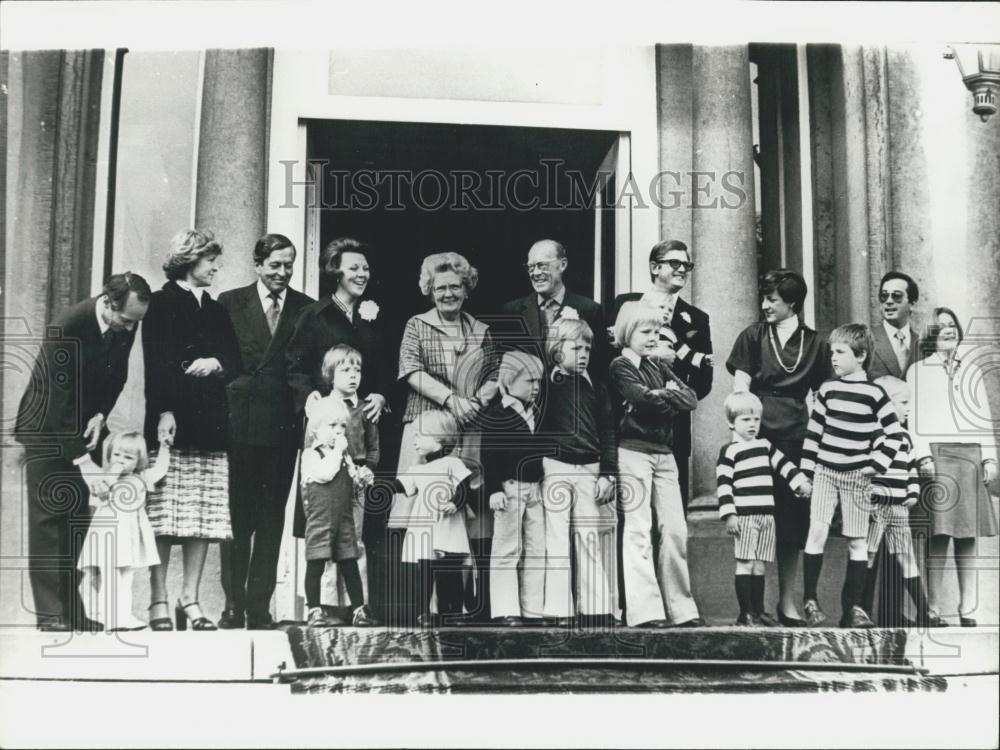 1976 Press Photo Queen Juliana & Prince Bernhard on queen's 67th birthday - Historic Images