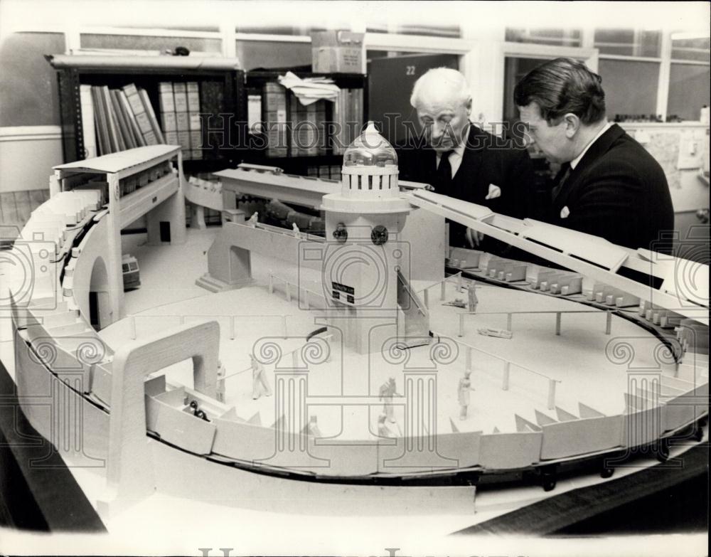 Press Photo Mr. C.W. Glover and Mr. Peter Walkerwith model of building - Historic Images