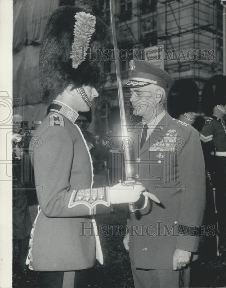 1969 Press Photo General William Westmoreland Talks Major David Faulker Honor - Historic Images