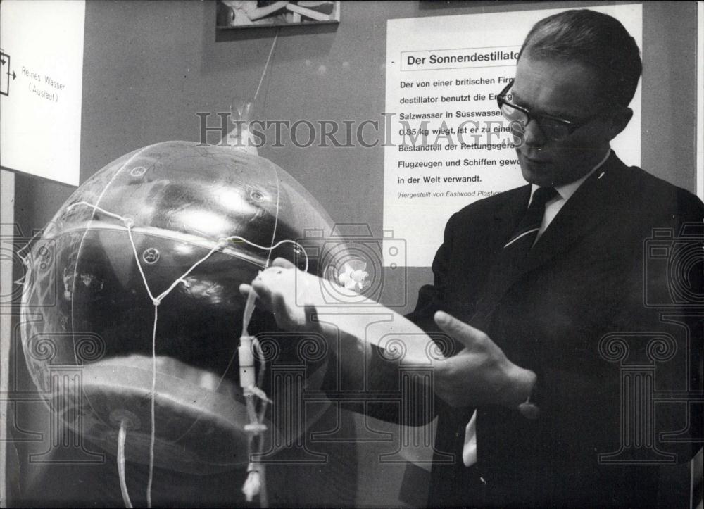 1965 Press Photo A "Sun-Destillator" at German Intl Industrial Exhibition - Historic Images