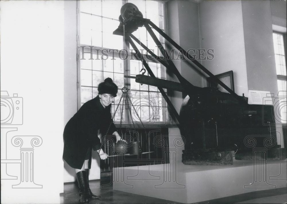 1964 Press Photo Julius Robert Mayer Commemorative Exhibition in Munich - Historic Images