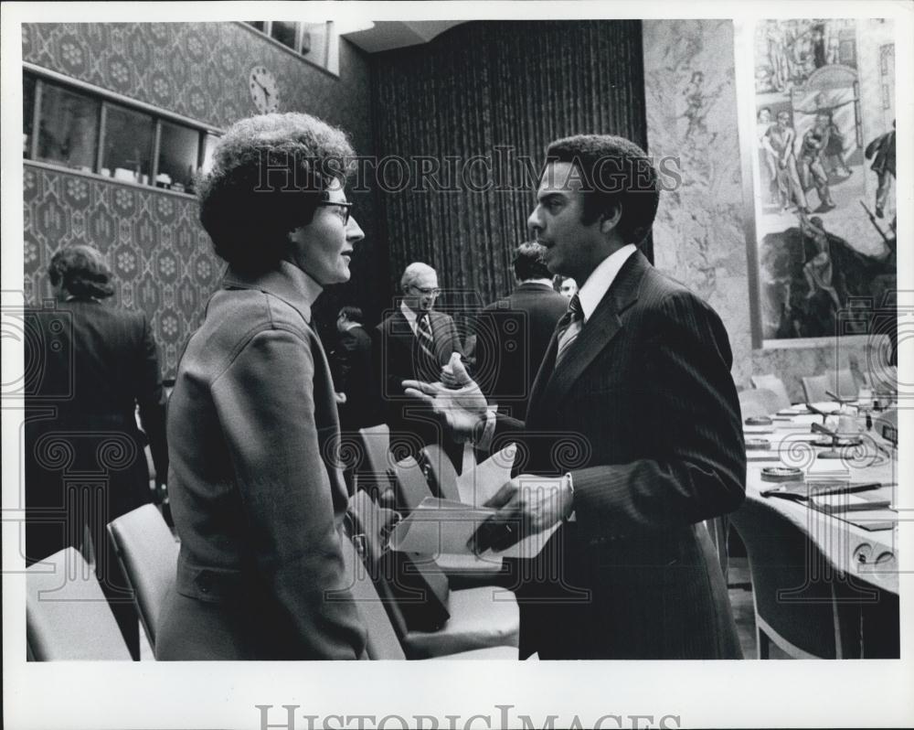 1977 Press Photo Sister Janice McLaughlin Andrew Young UN Security Council - Historic Images