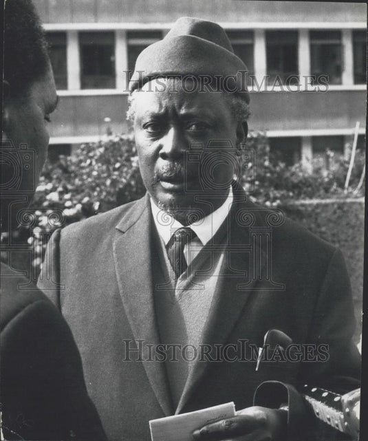 1974 Press Photo Oginga Odinga Leaving Conference - Historic Images