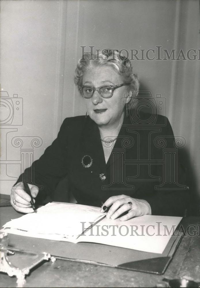 Press Photo Plenipotentiairy Minister of New Zealand in France,Miss Mckenzie - Historic Images