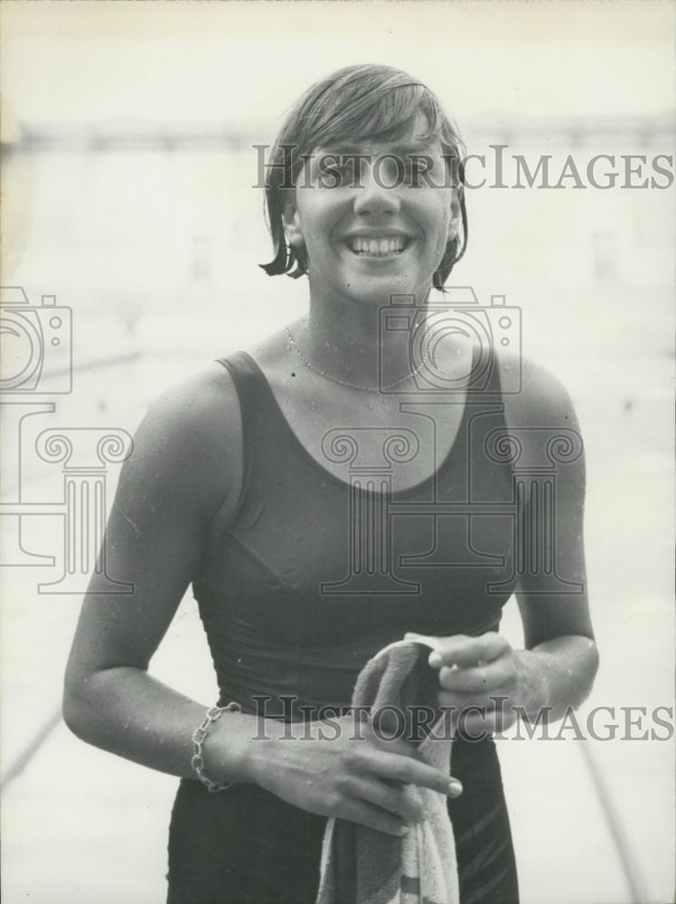 Press Photo French Swimmer Christine Caron After Beating Own Europe Record - Historic Images