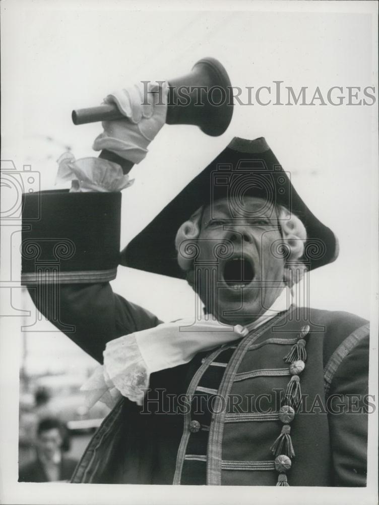 1945 Press Photo Ben Johnson/National Town Criers' Championship/England - Historic Images