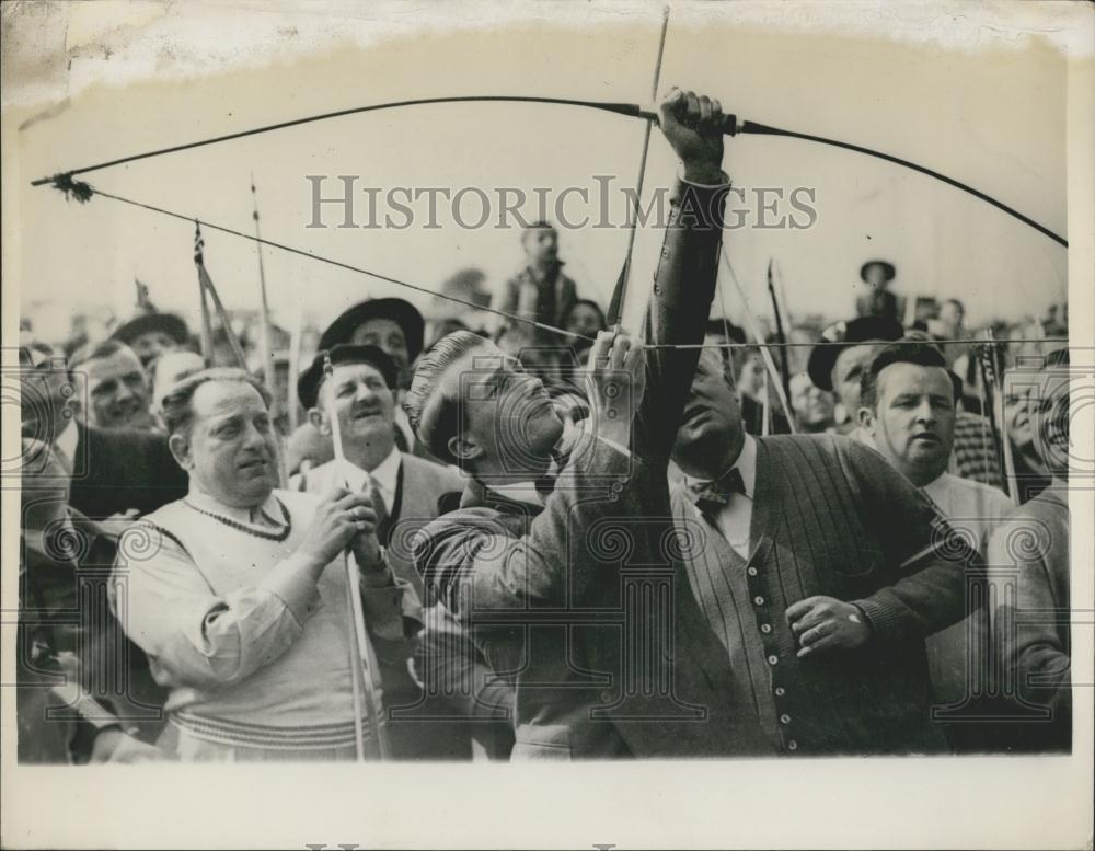 1953 Press Photo Royal Bowman Prince Albert Inaugurates Archery Range - Historic Images