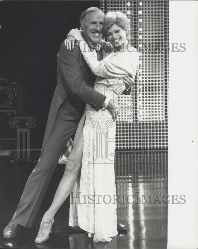 1980 Press Photo Bruce Foryth and Juliet Prowse dancing - Historic Images