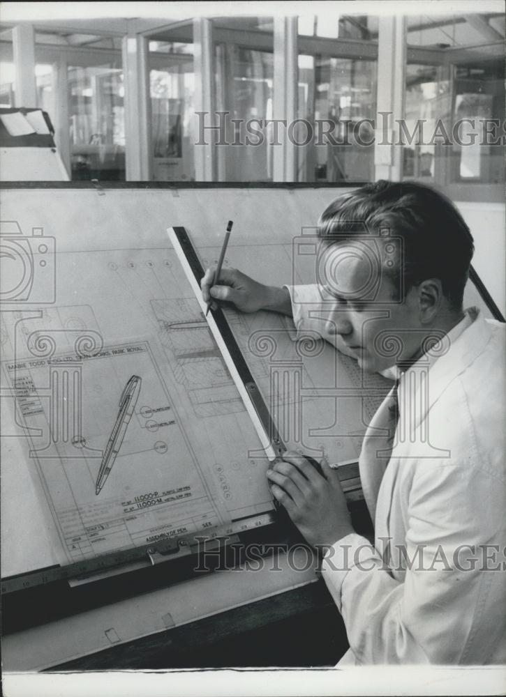 Press Photo Ballpoint Pen Design - Historic Images