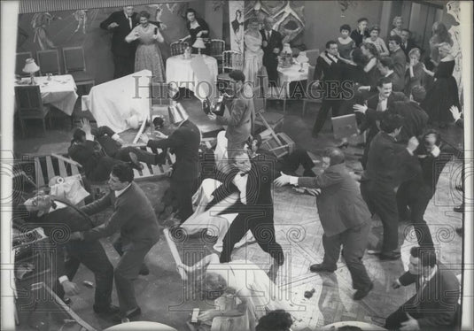 1957 Press Photo Scene in film "Comme un Chey Sur La Soupe" - Historic Images