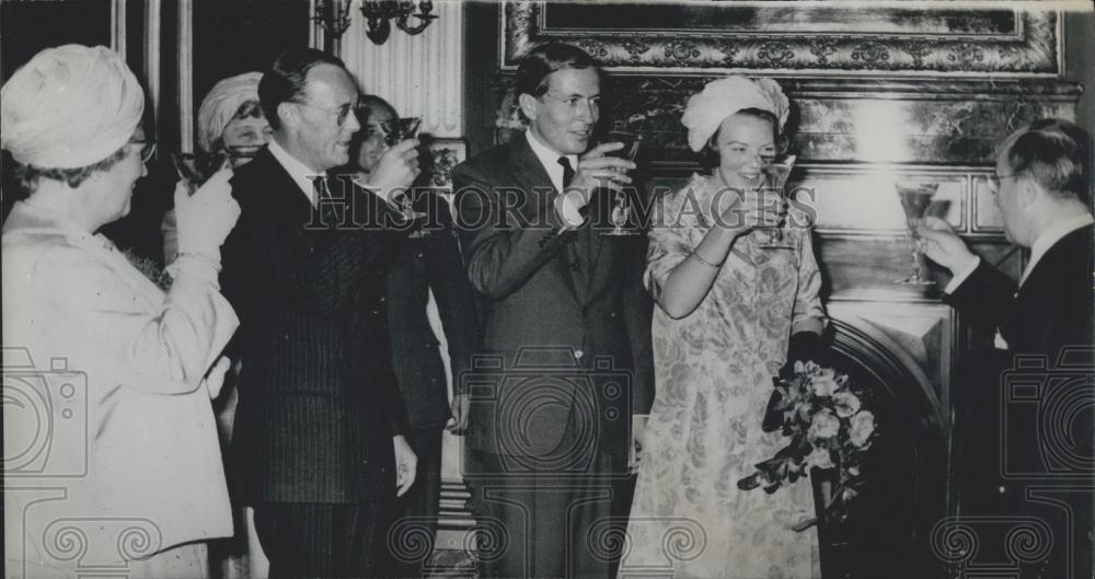 1965 Press Photo Princess Beatrix &amp; fiance Claus Von Amsberg meet Dutch Gov. - Historic Images