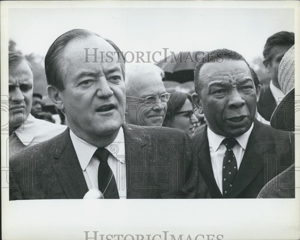 1968 Press Photo Humphrey W/ Mayor of Washington? - Historic Images