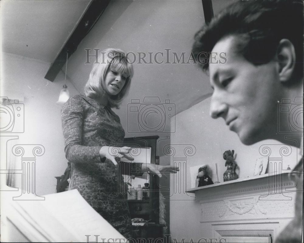 Press Photo British Actress Julie Christie Rehearses Her Lines - Historic Images