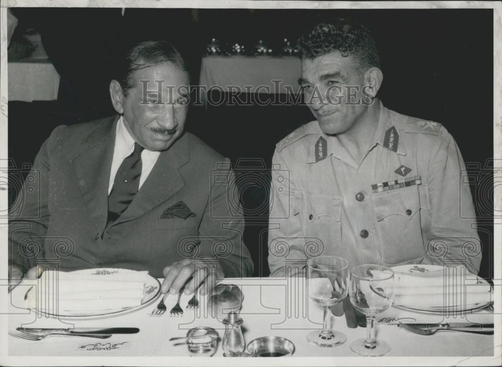 1952 Press Photo Prime Minister Neguib Egypt officers dinner party Mrs. Maker - Historic Images