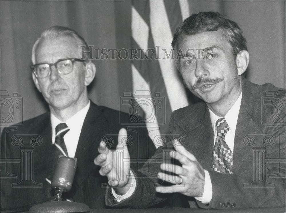 1974 Press Photo Skylab Astronaut Owen K. Garriott In London - Historic Images