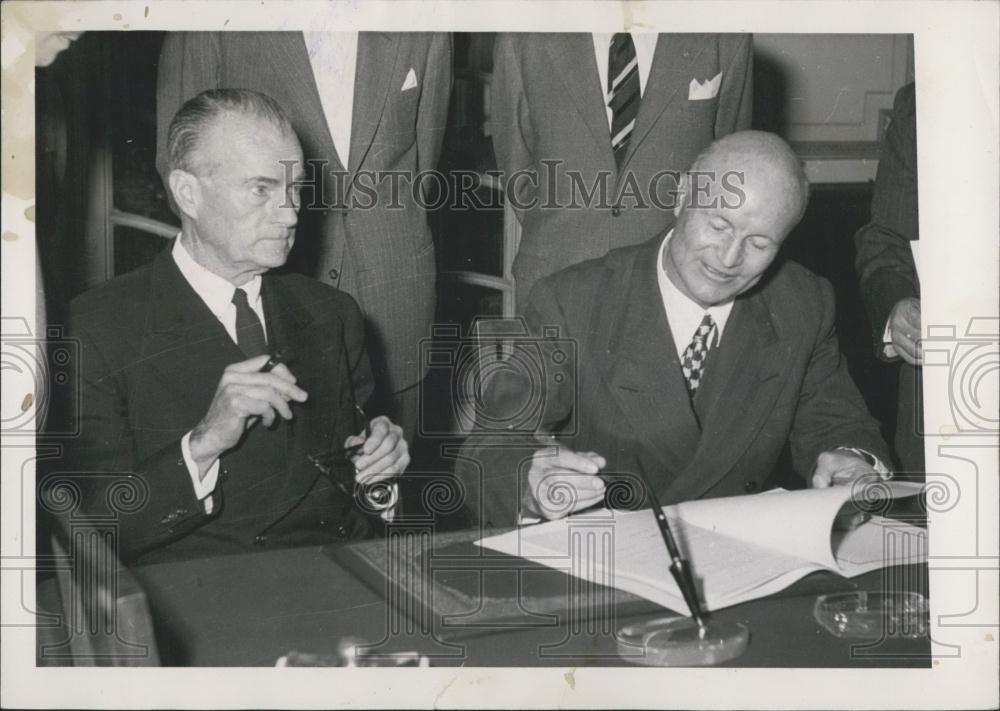 1953 Press Photo Egyptian , Dr. Mahmoud Fawzi &amp; US Amb Mr. Caffery - Historic Images