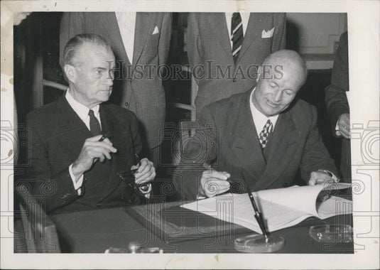 1953 Press Photo Egyptian , Dr. Mahmoud Fawzi & US Amb Mr. Caffery - Historic Images