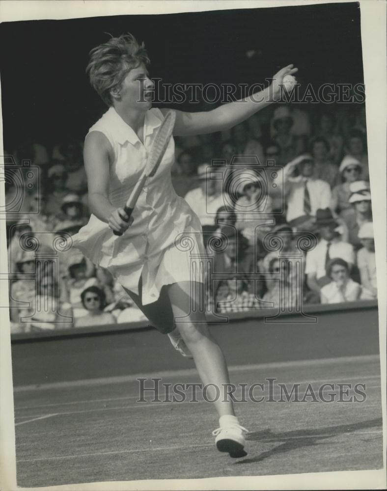 1960 Press Photo Christine Truman (Gt. Britain),at Wimbledon - Historic Images