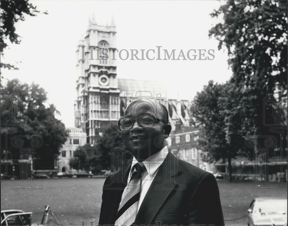 1980 Press Photo Soweto Priest on Visit to London - Historic Images