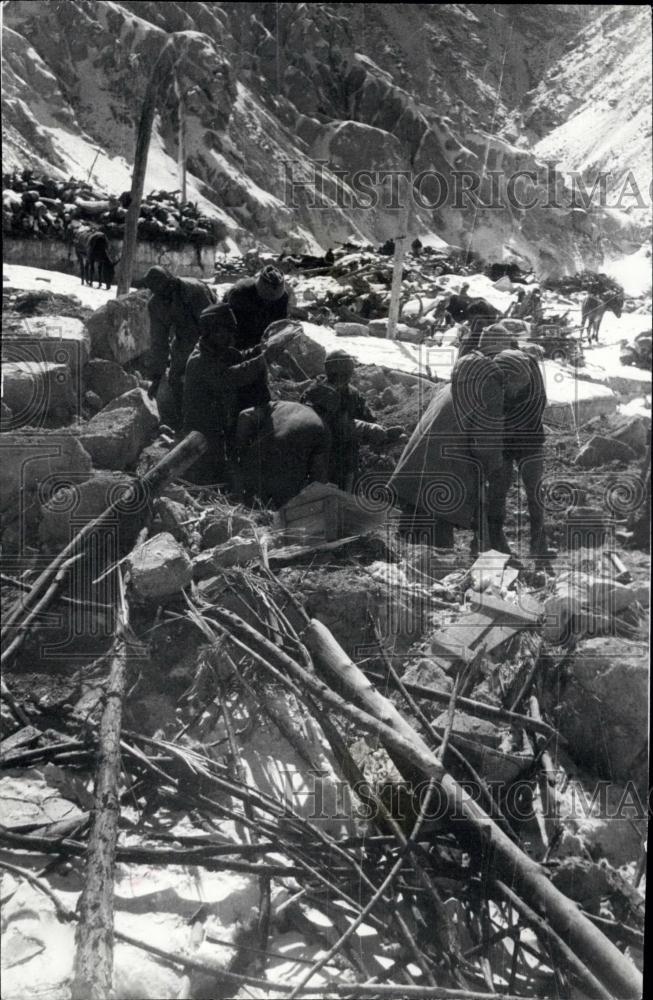 1975 Press Photo Earthquake in Himachal Pradesh - Historic Images