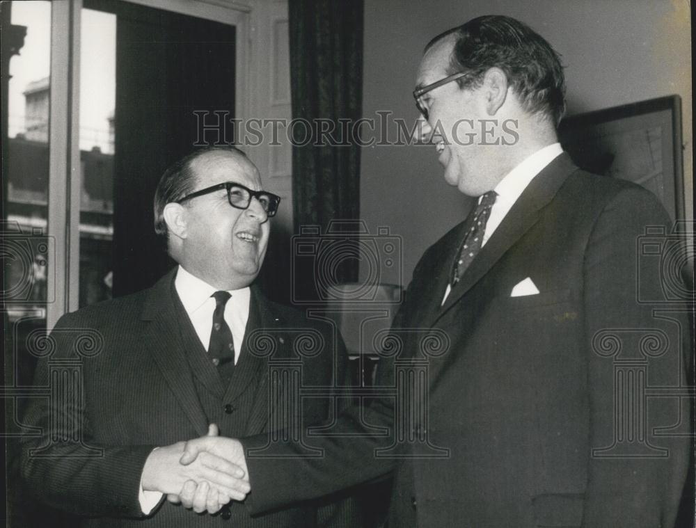 1968 Press Photo Gibraltar&#39;s Chief Minister Sir Joshua Hassan&amp;Mr. Thomson - Historic Images