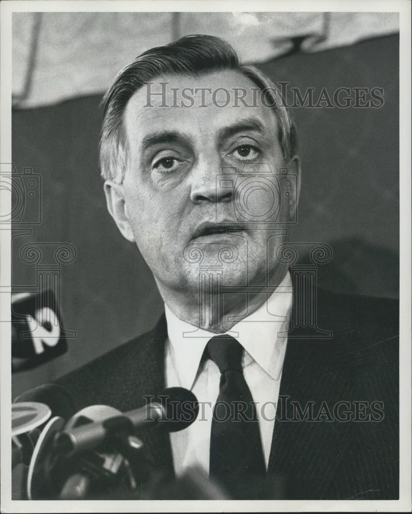 1983 Press Photo Democratic Presidential Candidate Walter Mondale In New York - Historic Images