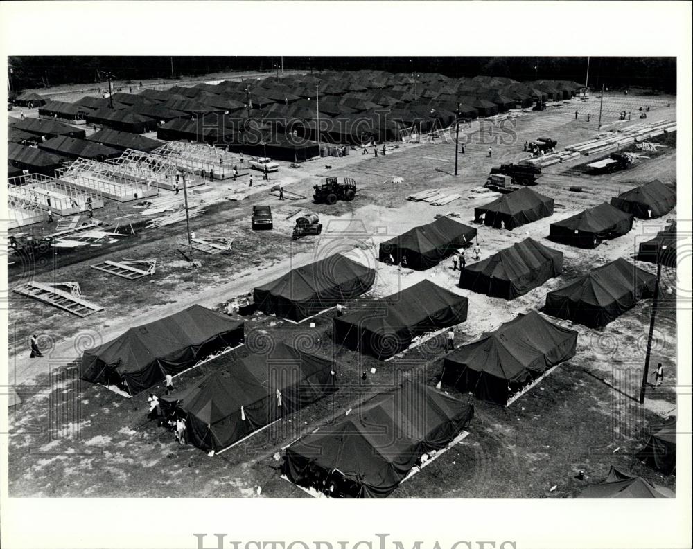 Press Photo Tent City. Ft. Walton Beach for Cuban refugees - Historic Images