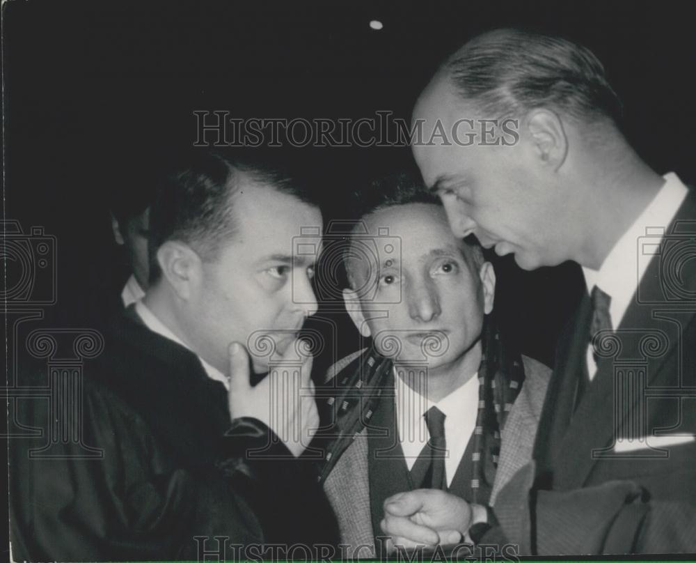 1964 Press Photo Biologist Gaston Naessens Goes to Police Magistrate - Historic Images