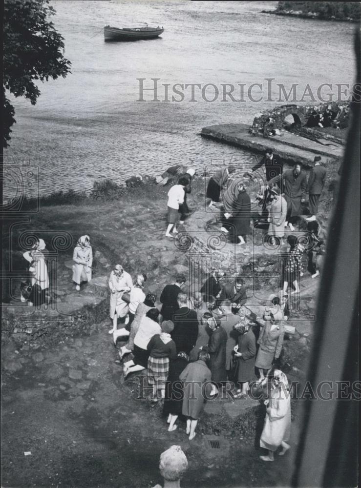Press Photo Purgatory on Statin Island and religous pilgrims - Historic Images