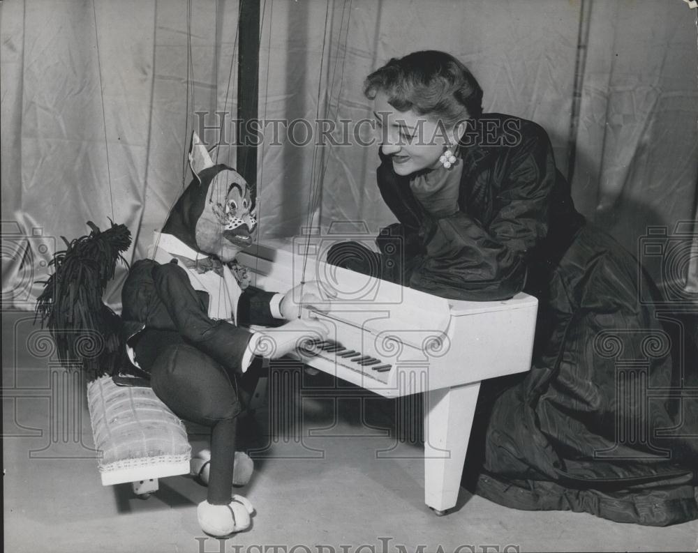 Press Photo Puppet Pianist Fats&quot;&quot; - Historic Images