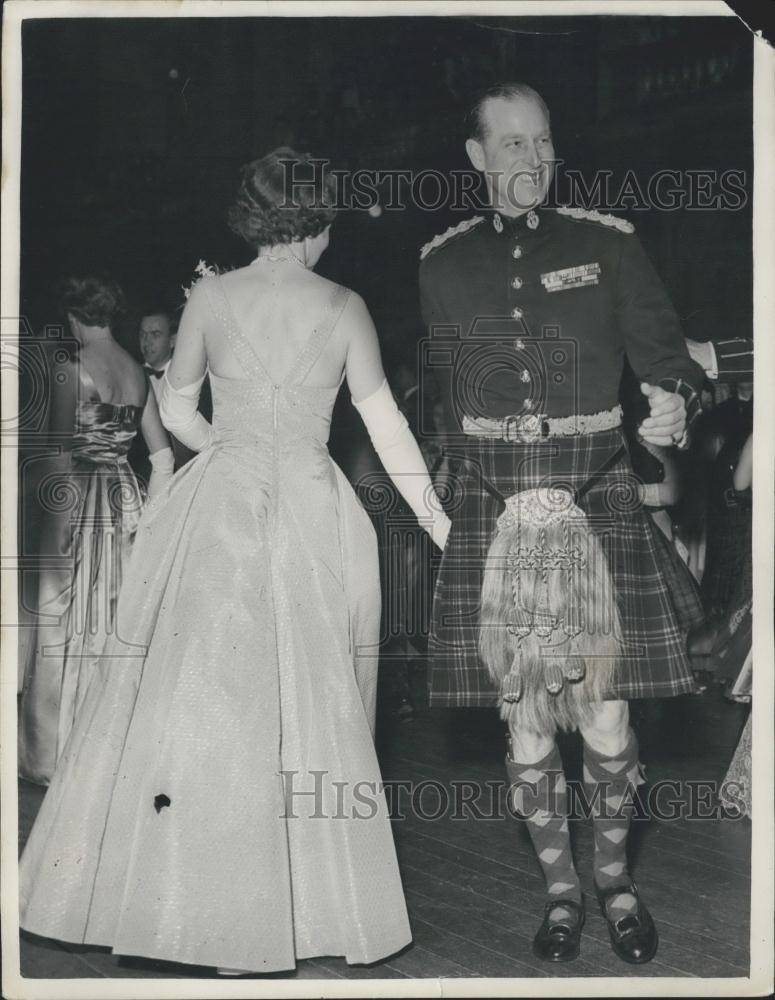 1958 Press Photo The Duke Edinburgh and a lady at Ball of the Liverpool - Historic Images