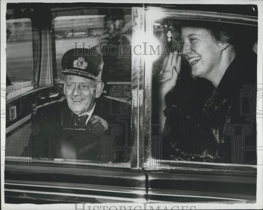 1964 Press Photo King Frederik Princess Margrethe Denmark car Athens floor - Historic Images