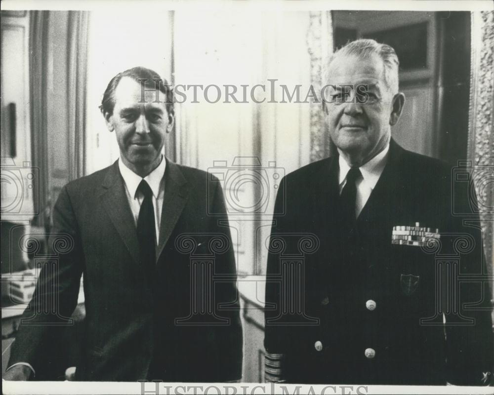 1970 Press Photo Admiral E.P. Holmes Danish Minister Defence Erik Ninn-Hansen - Historic Images