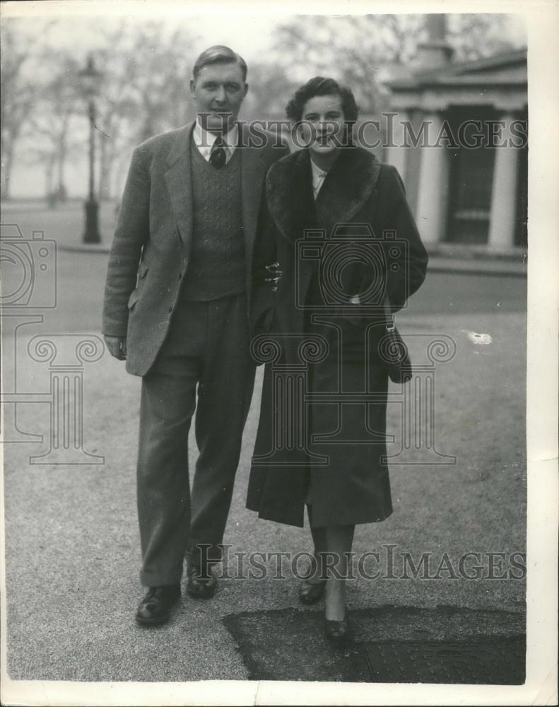 1955 Press Photo England&#39;s Rugby Captain , Peter Young &amp; fiancee Ann Murphy - Historic Images