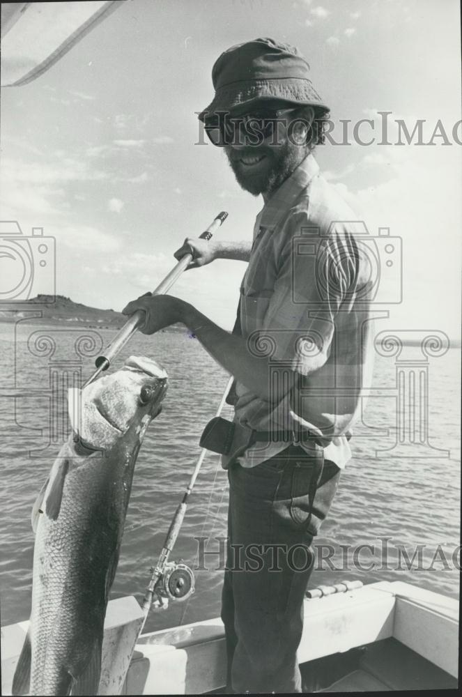 Press Photo Lake Rudolf Tourist - Historic Images