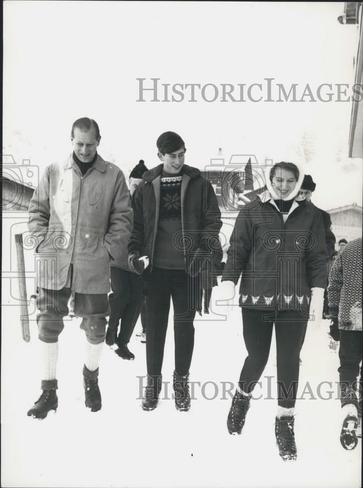 1965 Press Photo Prince Philip ,Prince Charles and Princess Anne skiing - Historic Images