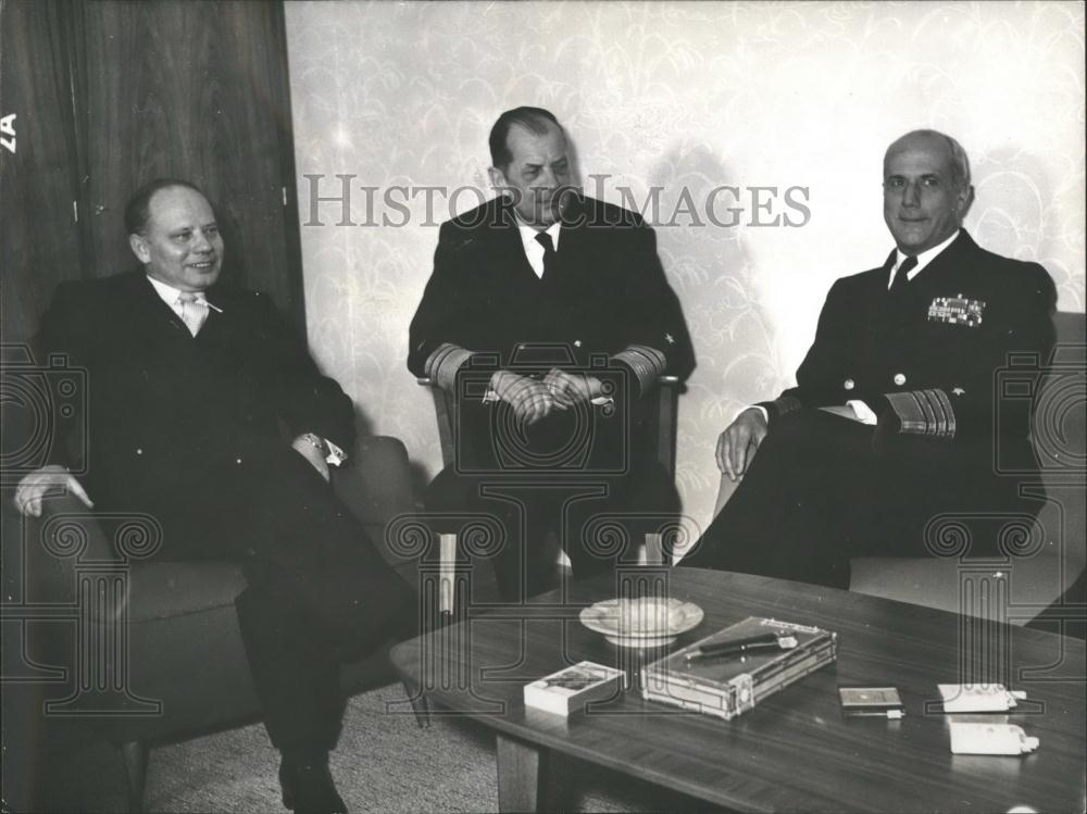 1956 Press Photo Admiral Wright in Bonn - Historic Images